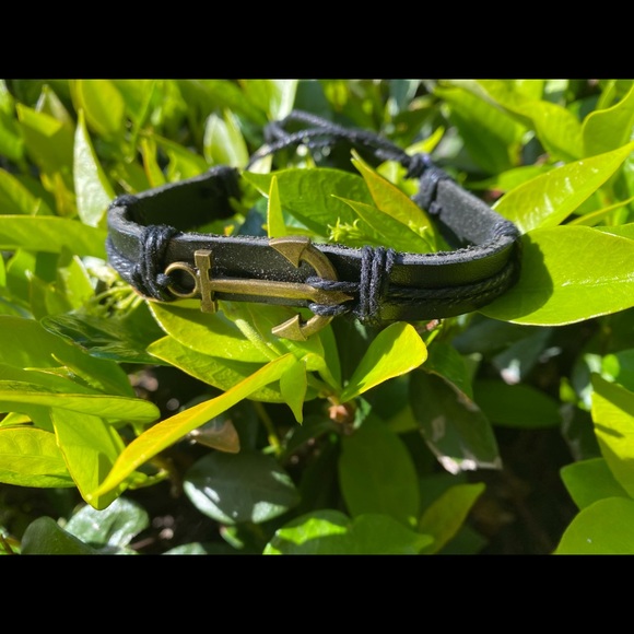 Bracelets - Picture 3 of 7